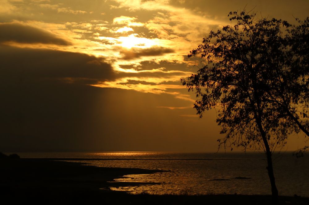 Burdur Gölü'nde etkileyici kış güneşi 