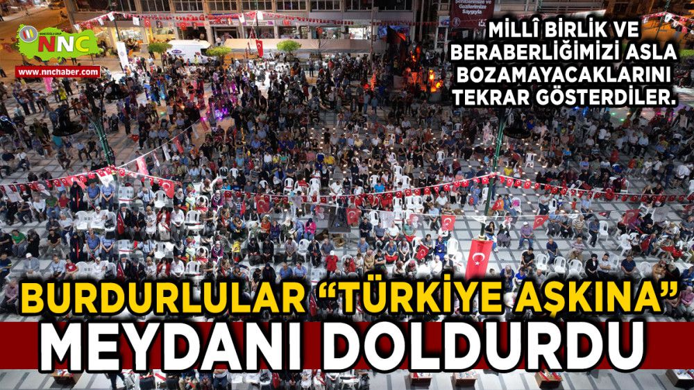 Burdurlular “Türkiye Aşkına” Cumhuriyet Meydanını Doldurdu