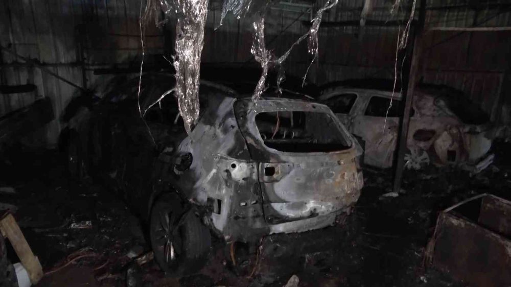 Bursa’da Yangın Sıfır araçlar kül oldu