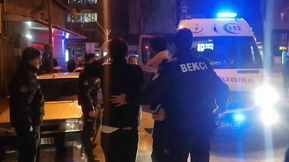 Bursa'daki kavgada tartıştığı kişinin başında şişe kırdı