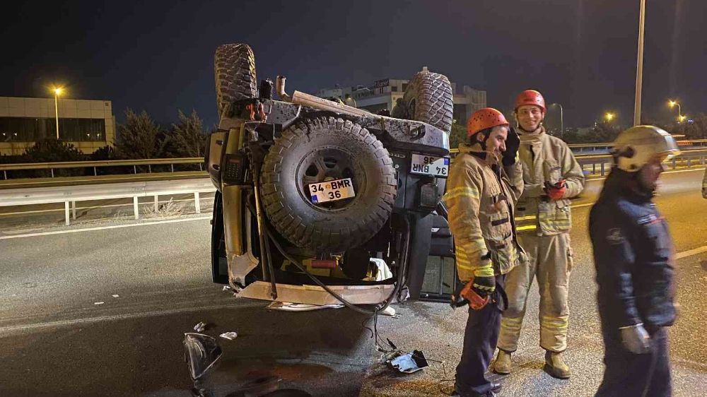 İstanbul'da cip ile otomobil kaza yaptı
