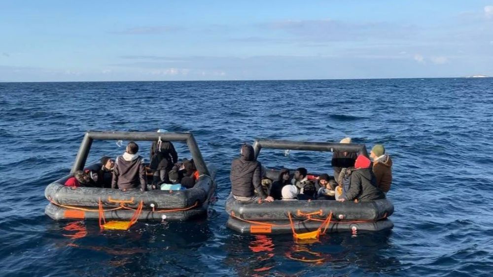 İzmir’de 155 göçmen ve 3 kaçakçı şüphelisi yakalandı