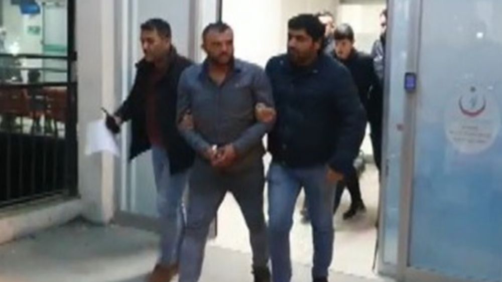 İzmir'de hırsızlar yakayı ele verdi