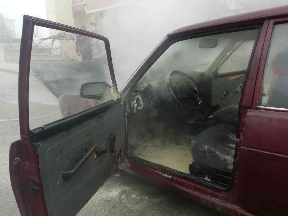 Karaman’da otomobil alev aldı
