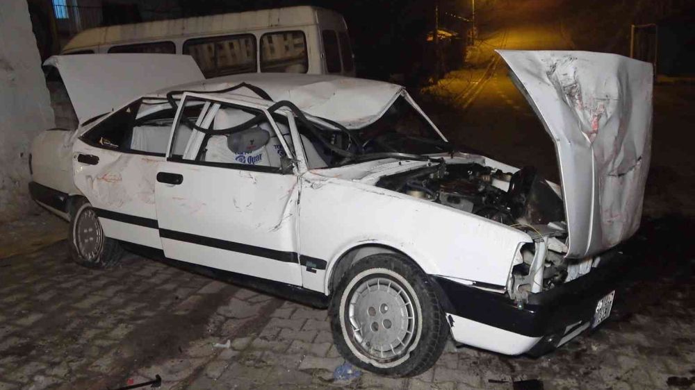 Kırıkkale'de araç takla atarak alt sokağa düştü