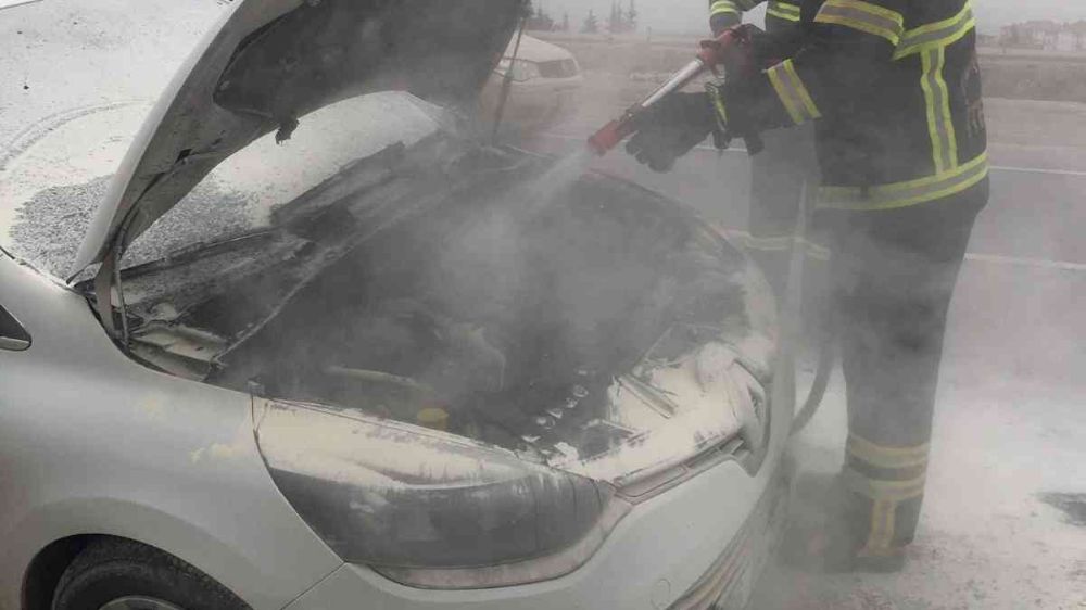 Kırıkkale’de otomobil alev alev yandı