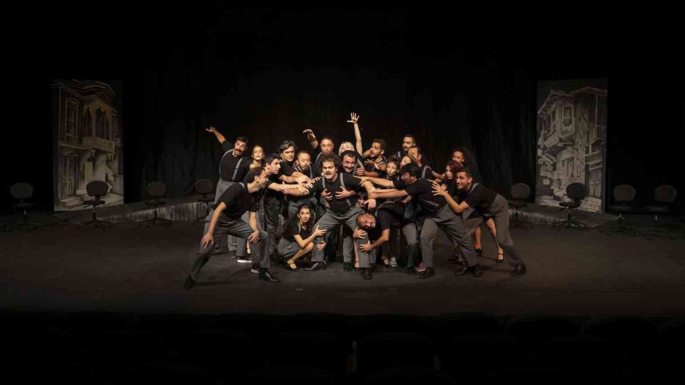 Mersin Şehir Tiyatrosu İzmir’de sahne aldı