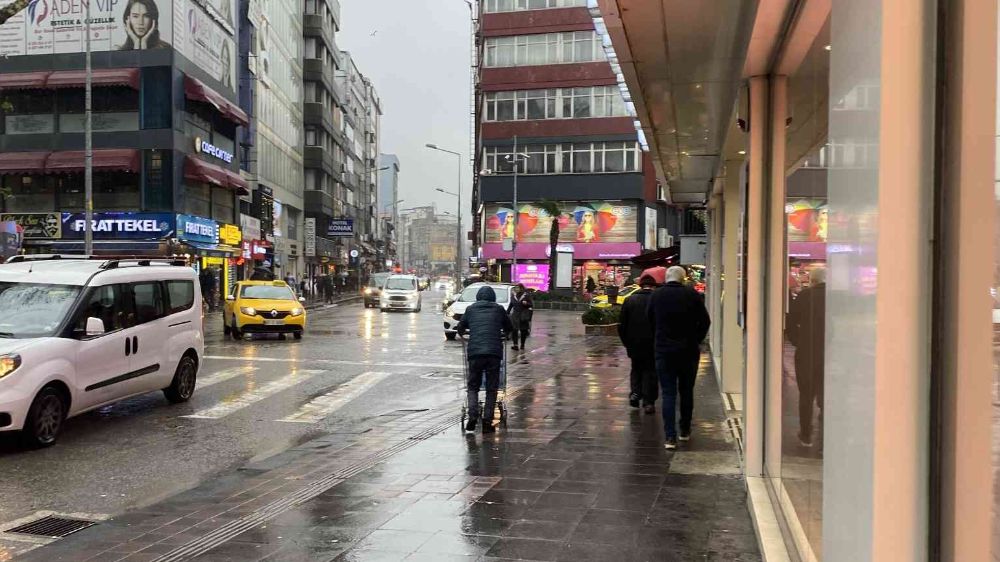 Zonguldak'ta yağmur gafil avladı