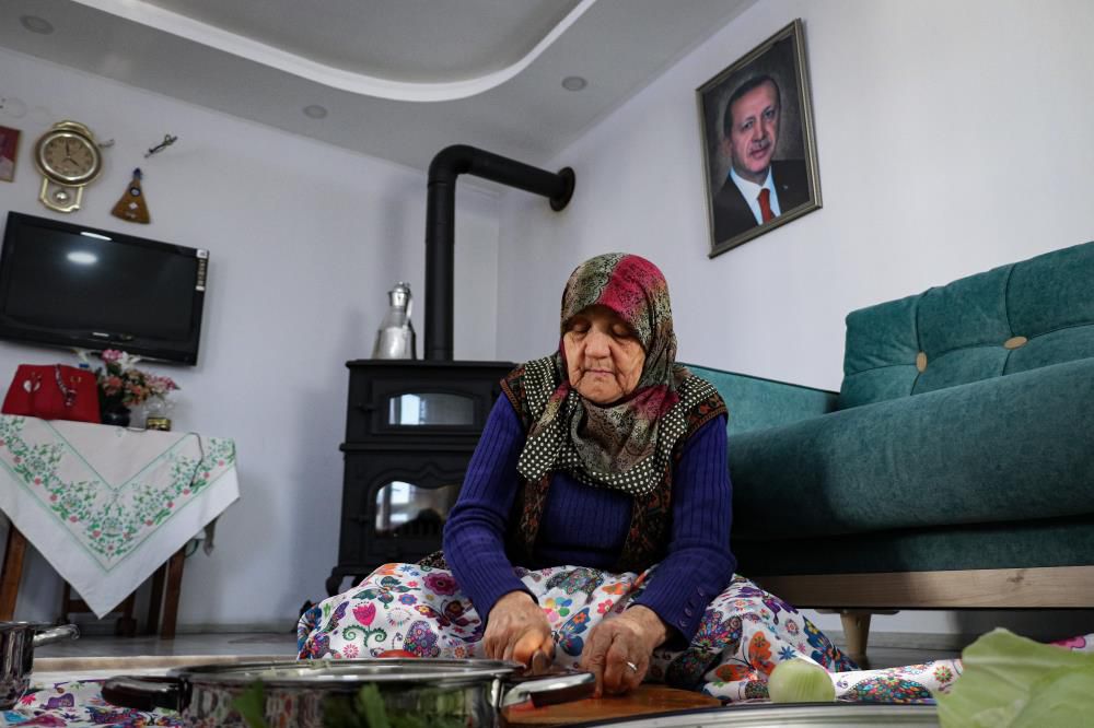75 yaşındaki nine dualarla hazırladığı sarmaları Cumhurbaşkanına Erdoğanı bekliyor