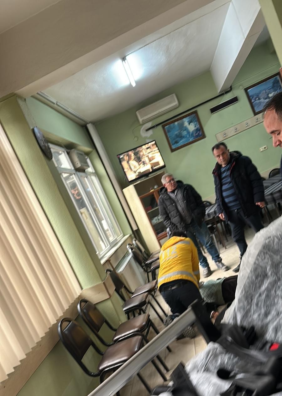 Afyon'da bir kişi dinlenmek için gittiği kahvehanede öldü