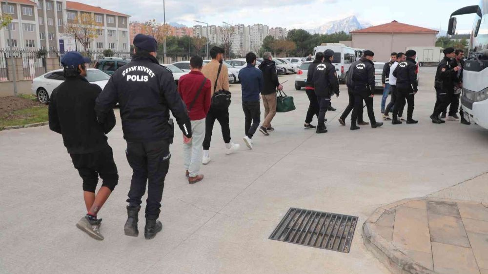 Antalya’da firarlar yakalandı