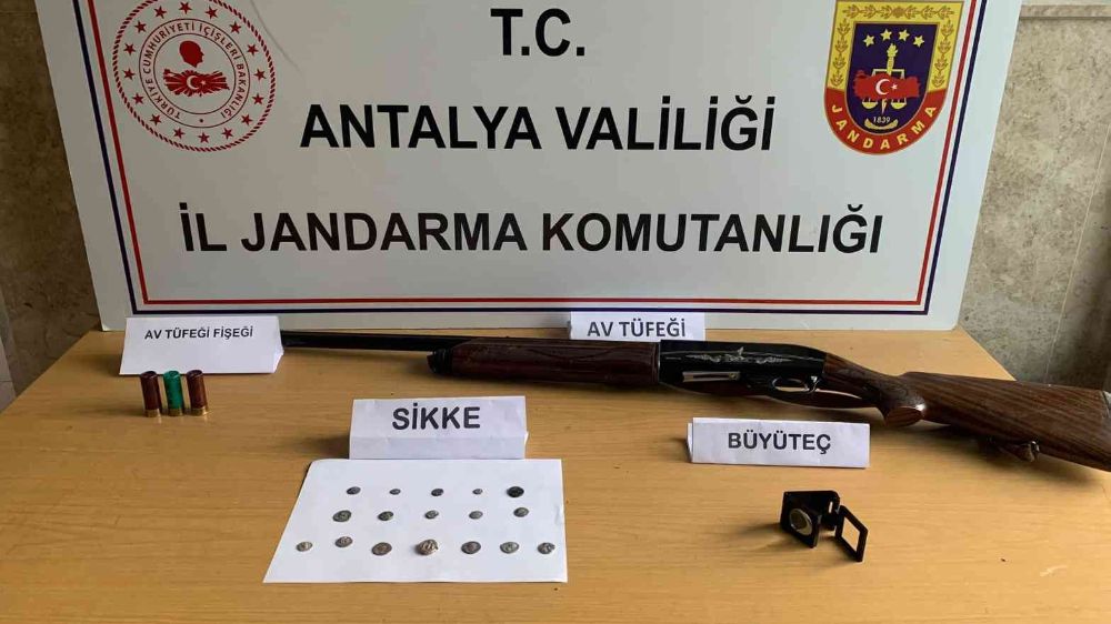 Antalya'da Tarihi eser operasyonu 17 sikke ele geçirildi