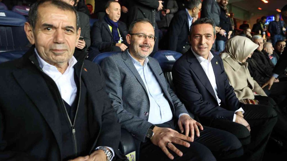 Bakan Kasapoğlu derbiyi başkanlarla beraber takip etti