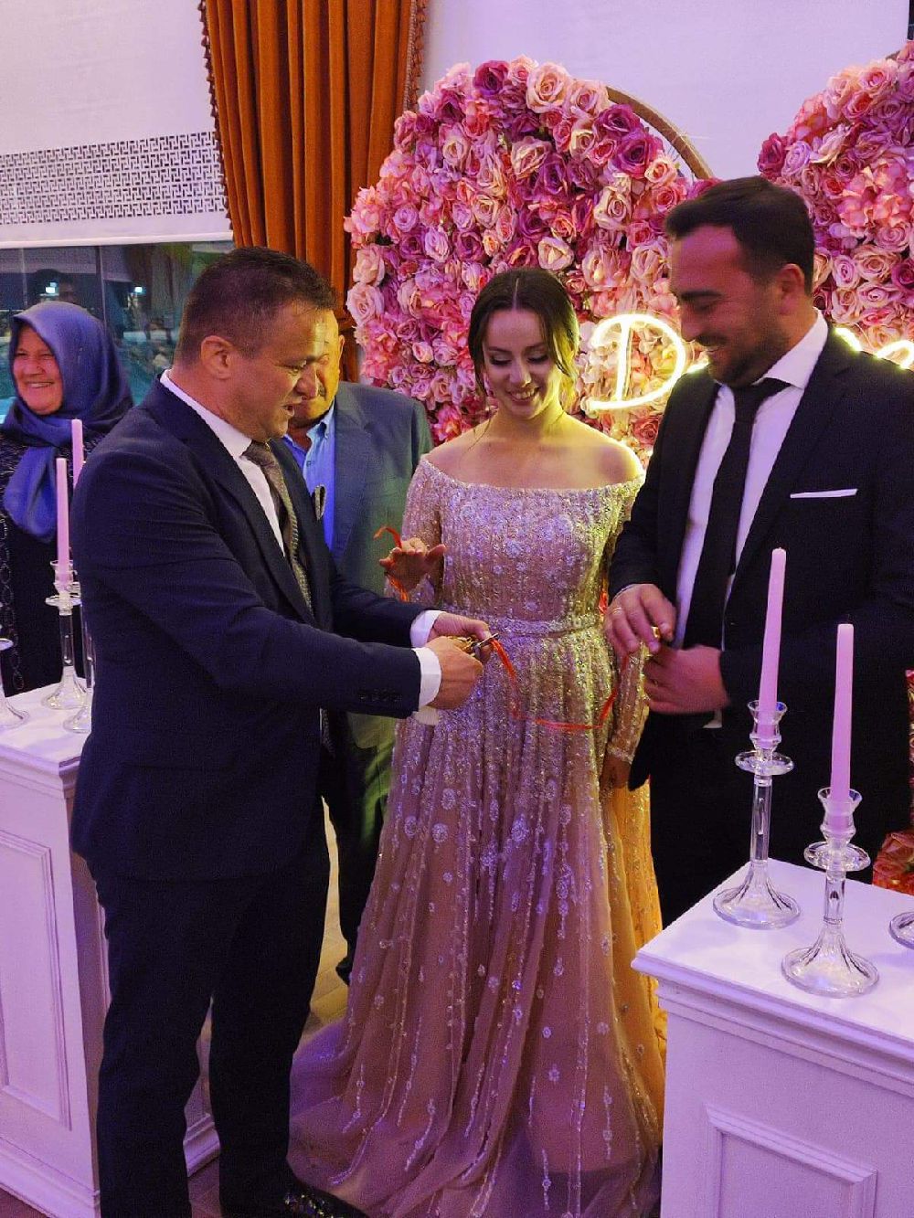 Başkan Meçikoğlu'nun mutlu günü, oğlu evlilik için ilk adımı attı