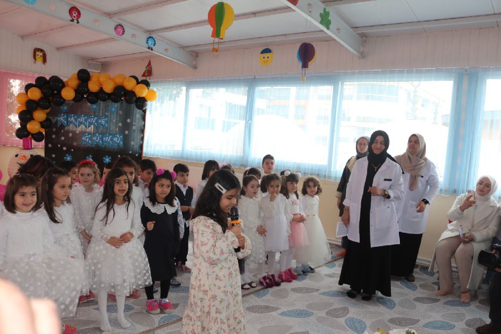 Bucak'ta minik öğrenciler için karne günü
