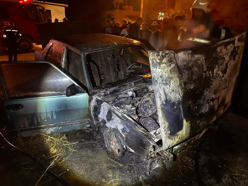 Burdur'da araç yangını kullanılamaz hale geldi