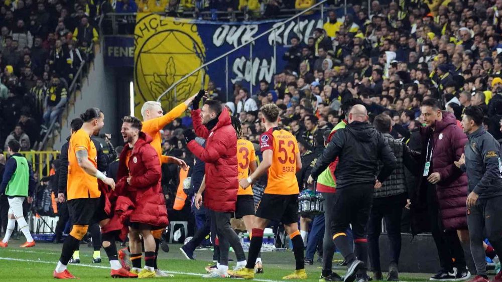 Galatasaray deplasmanda Fenerbahçe'yi üçledi