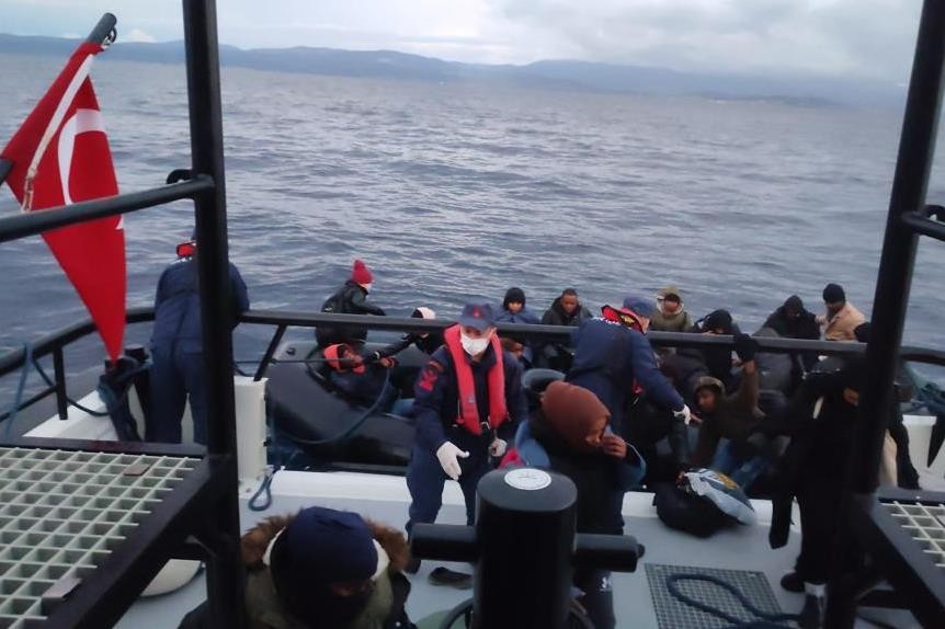 Göçmenleri Yunan geri itti Sahil Güvenlik kurtardı