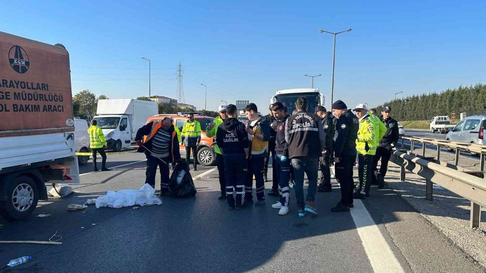 İstanbul'da feci kaza yolcu otobüsü çarptı savrularak can verdi