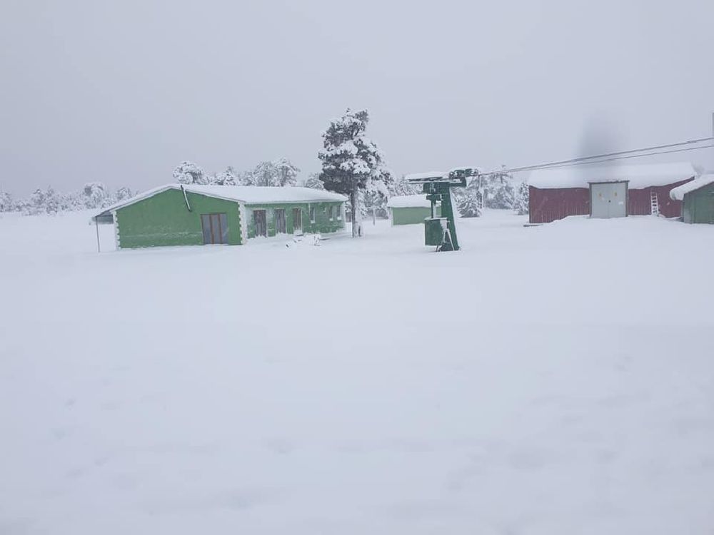 Salda Kayak Merkezi'ne mevsimin ilk karı yağdı