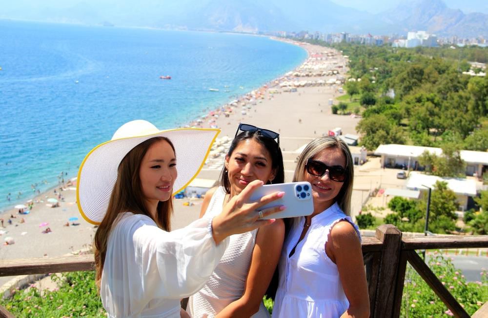 Antalya'dan 2023'te rekor giriş; Turist sayısında geçen yıla yüzde 62,8 fark