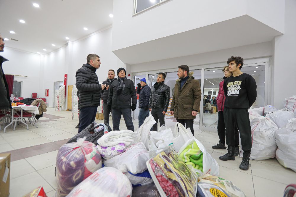 Başkan Ercengiz'den yardım toplama merkezine ziyaret