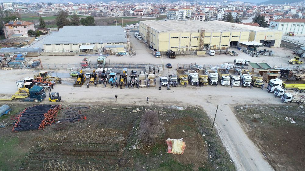 Bucak'ta belediye ekipleri karla mücadeleye hazır