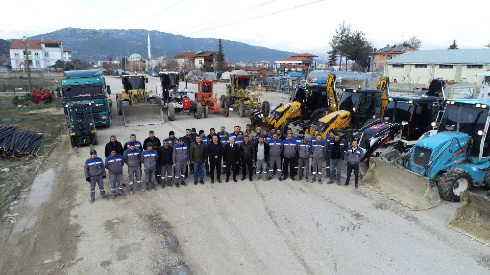 Bucak'ta belediye ekipleri karla mücadeleye hazır