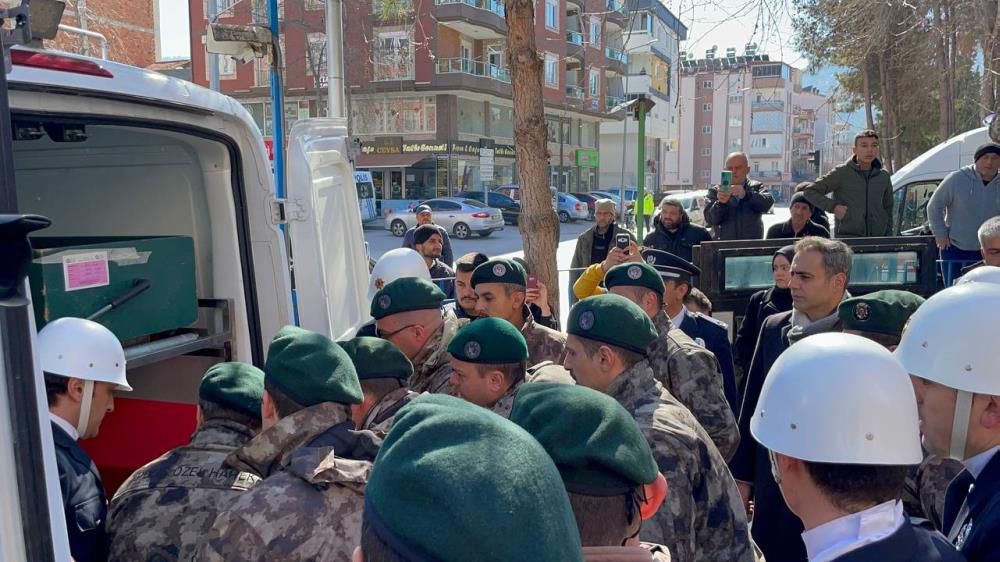Bucak'ta depremde hayatını kaybeden polis için tören düzenlendi