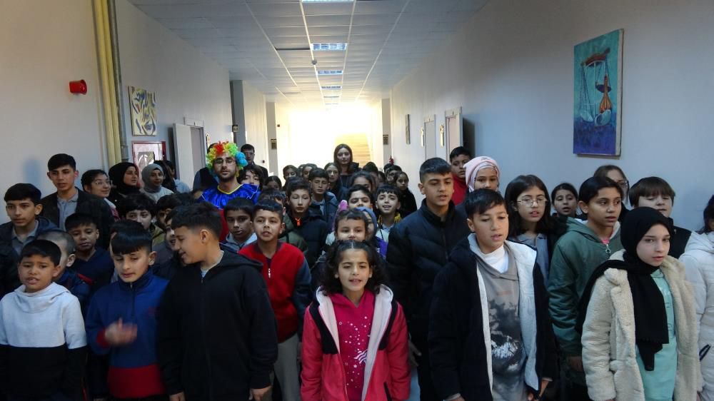 Burdur'da misafir edilen depremzede öğrenciler için ders zili çaldı