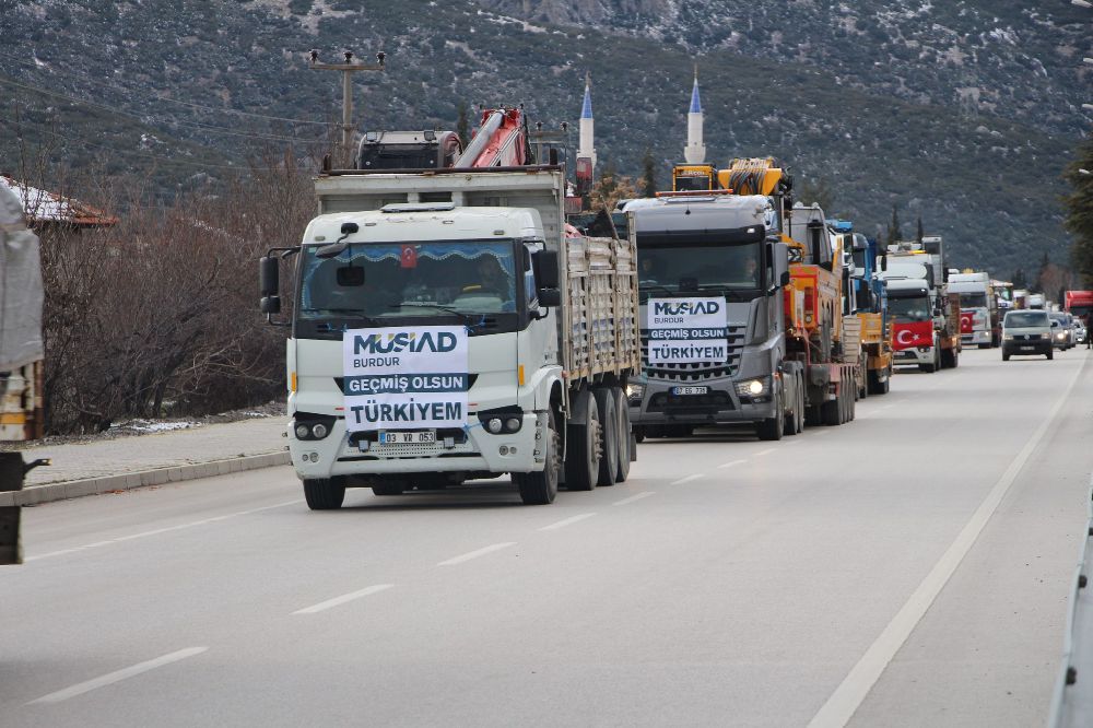 Burdur'da toplanan yardımlar tırlarla deprem bölgesine gidiyor