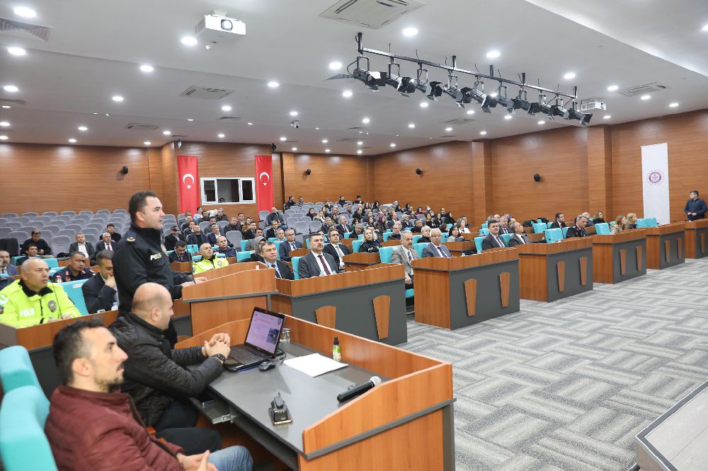 Burdur'da trafik denetimleri ile genel emniyete ve asayişe ilişkin tedbirler toplantısı