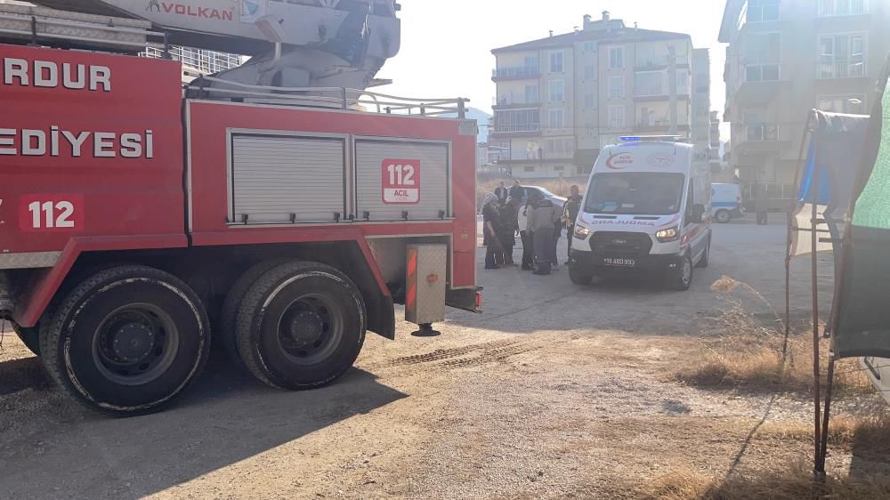 Burdur'da yangın, 4 çocuk annesi yaralandı