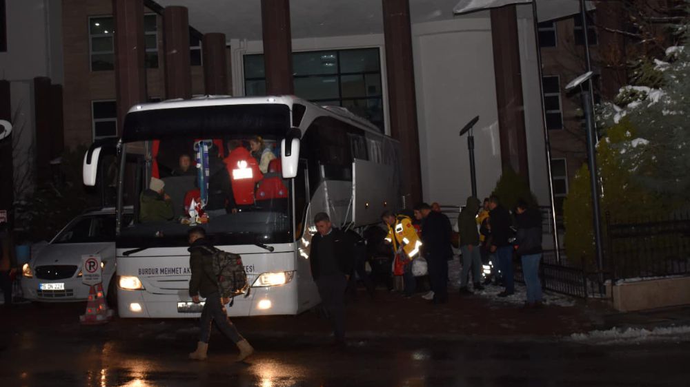 Burdur'dan 98 Sağlık Görevlisi Deprem Bölgesine Gönderildi
