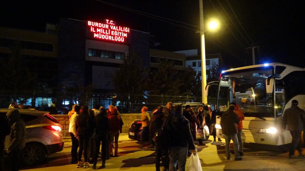Burdur'dan gönüllü doktor ve öğretmenler deprem bölgesine gidiyor