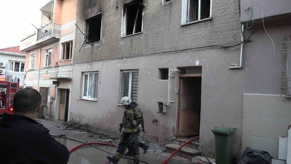 Bursa'da ev yangını 2 kişi yaralandı