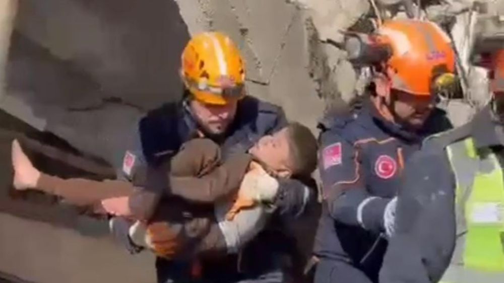 Deprem bölgelerindeki Rize ekibi 10 kişiyi enkazdan sağ çıkardı