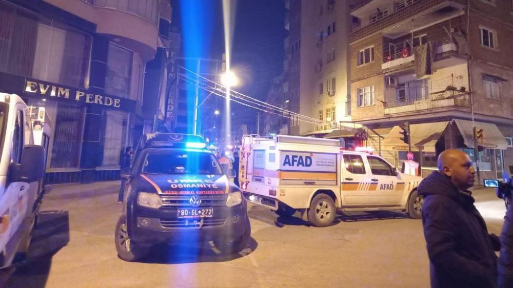Hatay'daki depremde Osmaniye'deki boş bir bina çöktü