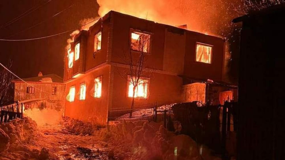 Kastamonu'da yangın iki katlı ev alevlere teslim