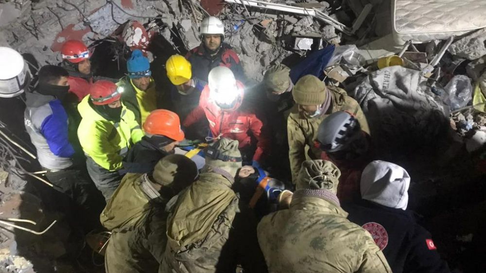 Malatya’da 45 saat sonra enkazdan 1 kişi daha sağ olarak kurtuldu