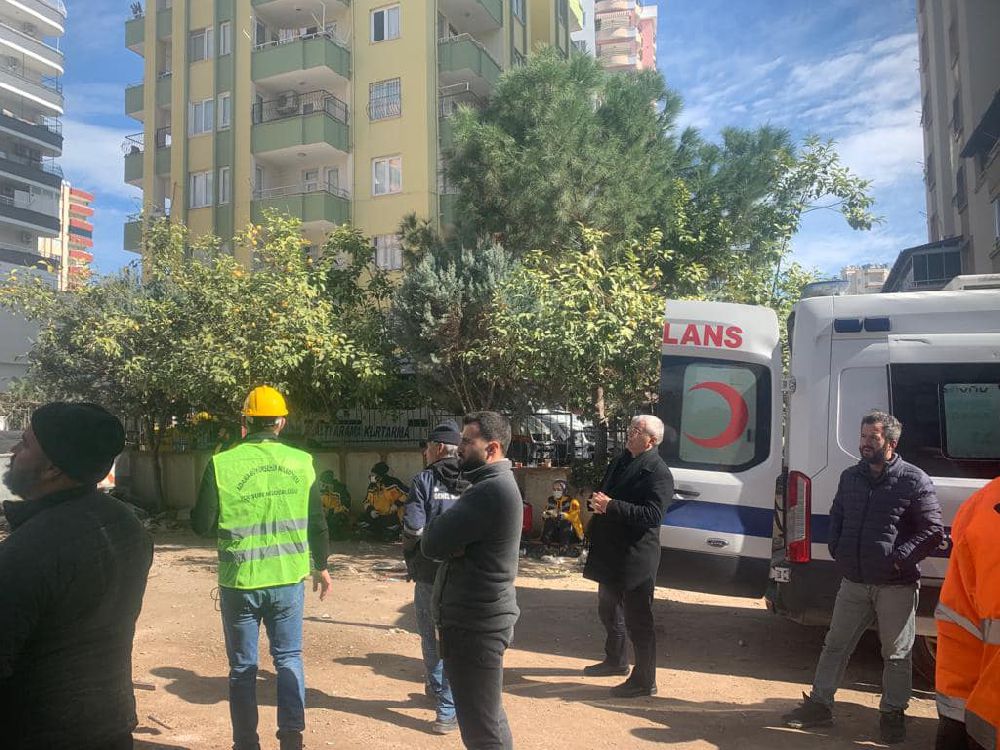 Milletvekili Özçelik Adana'da deprem bölgesinde