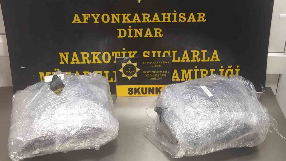 Afyon'da durdurulan arabada 2 kilogram 290 gram shunk isimli uyuşturucu madde bulundu