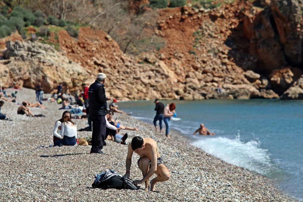 Antalya baharı yaşıyor, doğu kara teslim