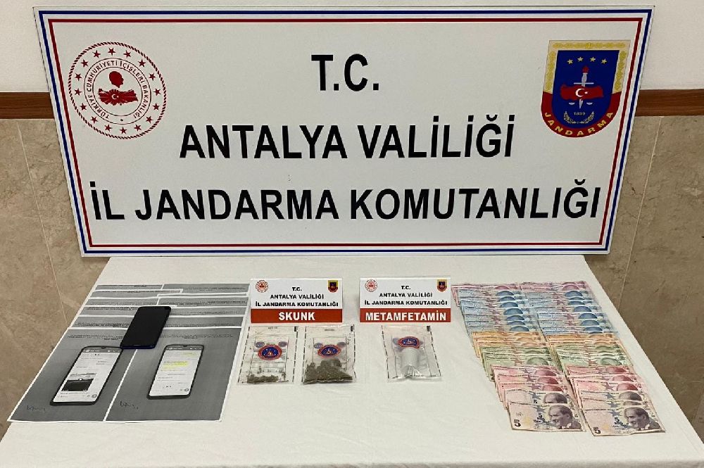 Antalya'da aranan 220 firari yakalandı