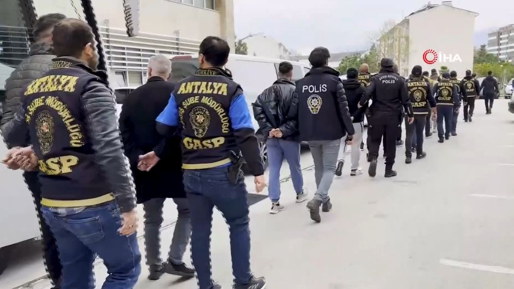Antalya'da çete operasyonunda 15 tutuklu