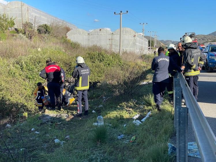 Antalya'da feci kaza 3 ölü 1 ağır yaralı