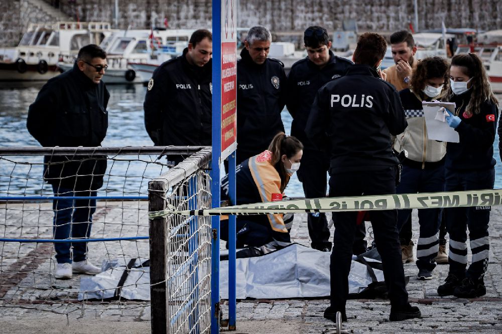 Antalya'da genç adamın cesedi denizde bulundu