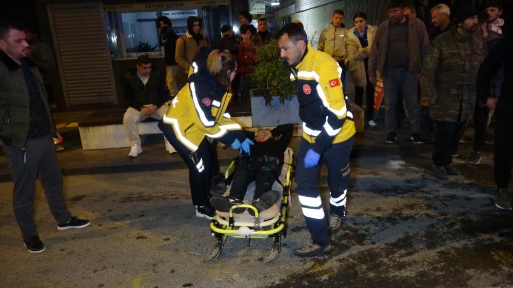 Antalya'da kaza Alkollü sürücü ağaca çarparak durabildi