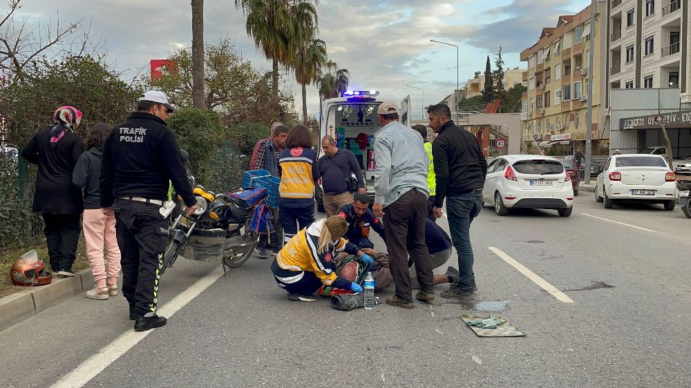 Antalya'da kaza; motor sürücüsü yaralandı