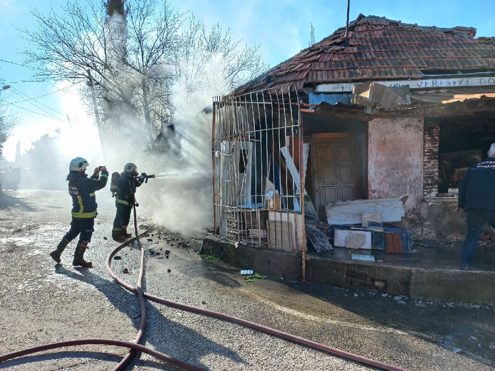 Antalya'da müstakil evde yangın